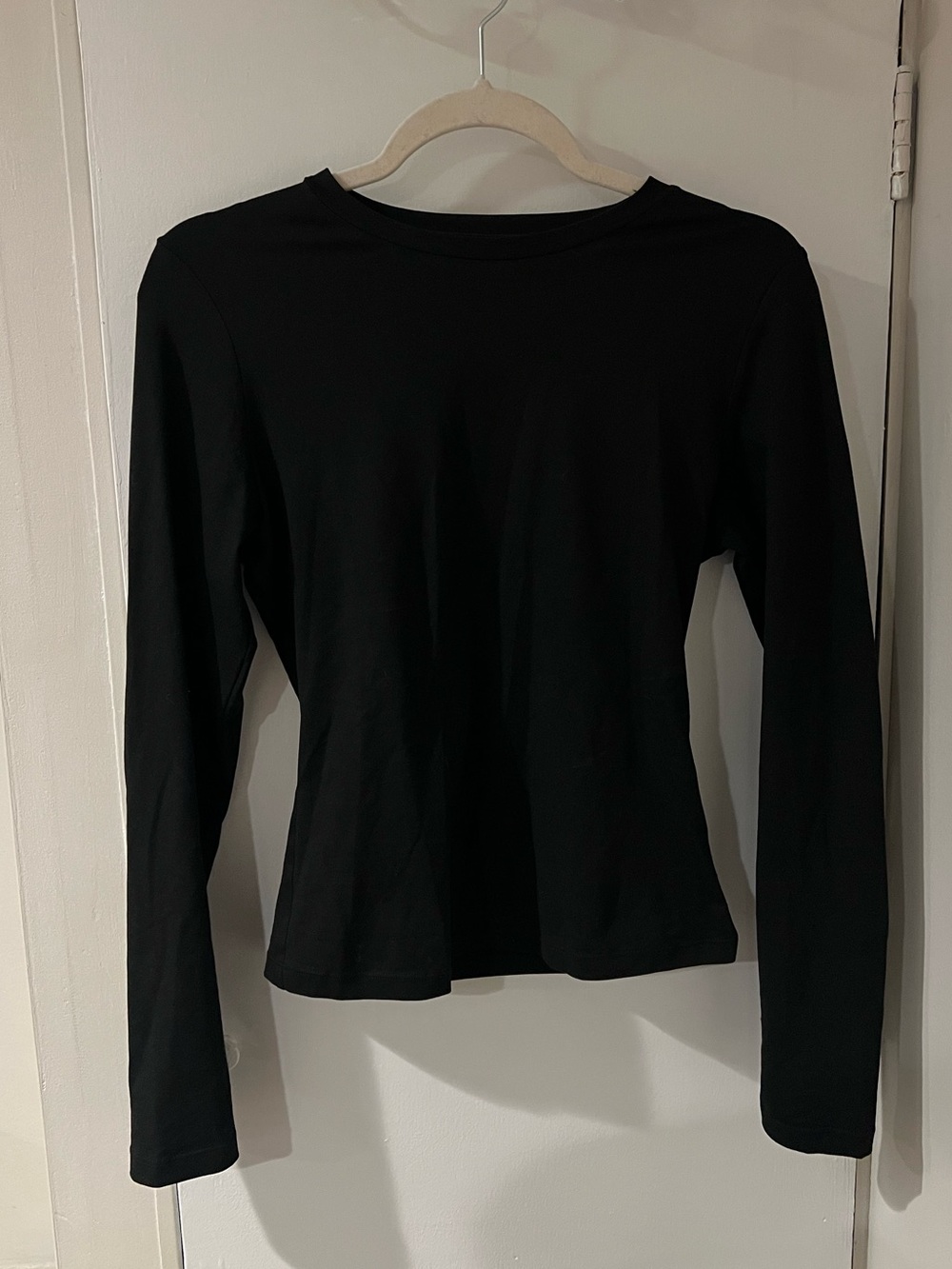 AUTOMET Women's Black Long-Sleeve Top
